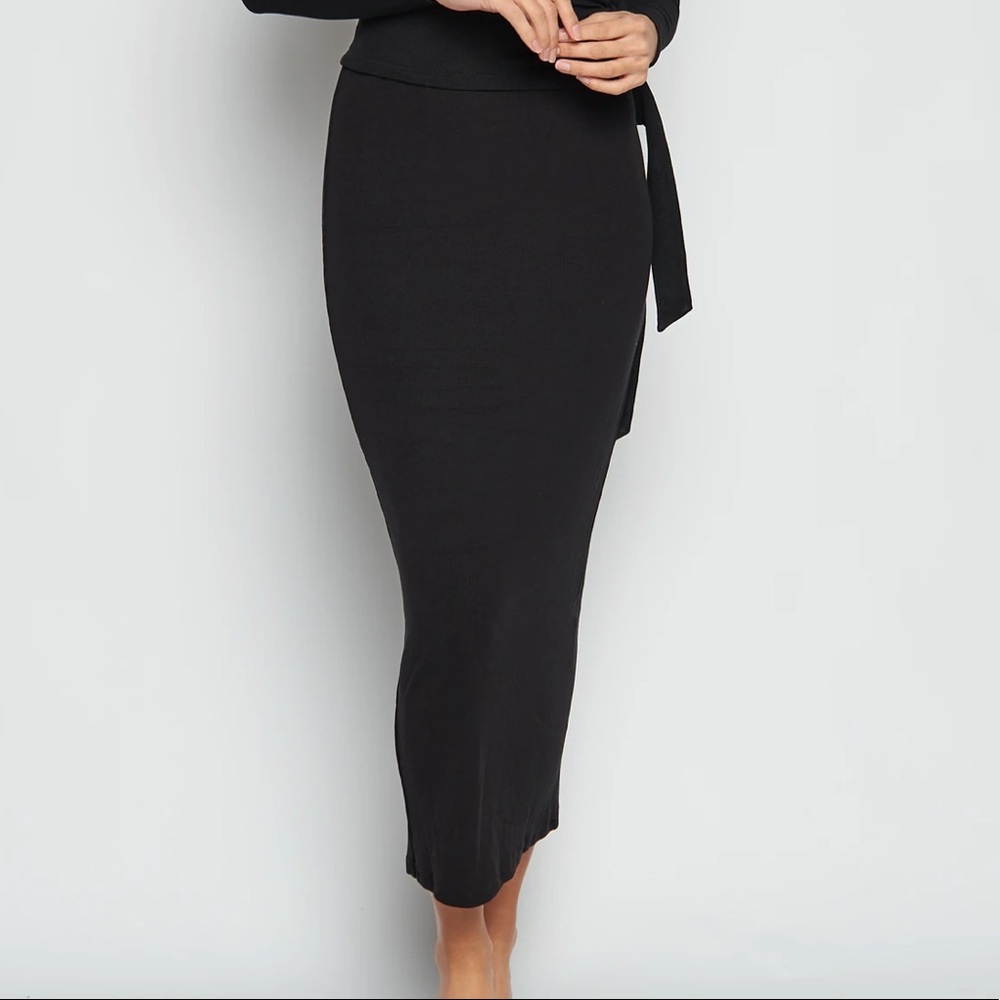 Black midi tube stretch ribbed skirt